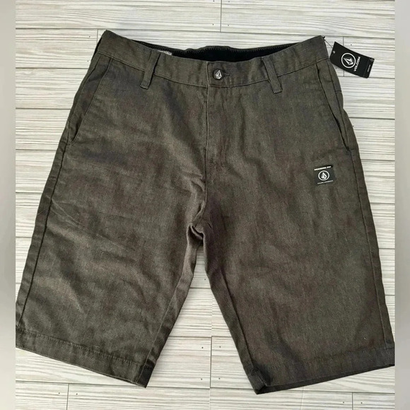 NWT | Volcom | Corpo Class VMonty Modern Fit Chino Casual Shorts Men's - Size 28 - Picture 1 of 5